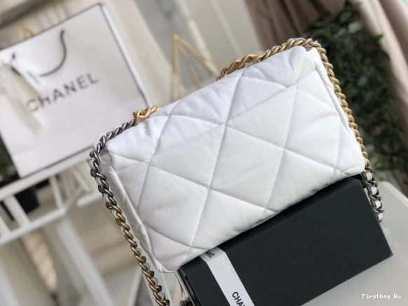 First Bag Ru CHANEL 19 BAG FLAP 0825